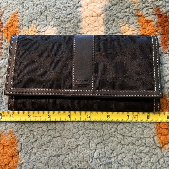 Coach Authentic Signature Wallet and Key pouch - Picture 5 of 14